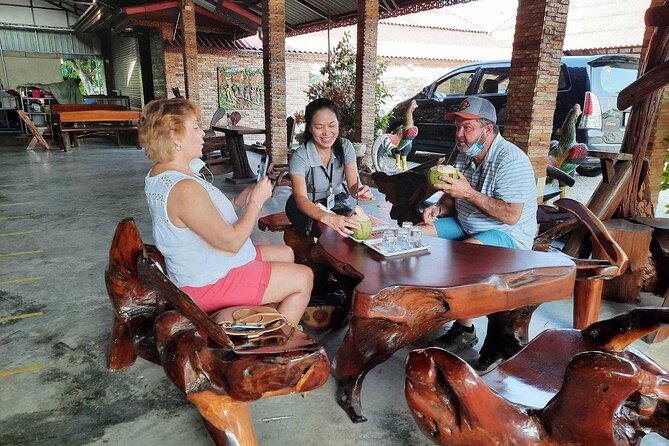 Wheelchair & Luxury Tour to Floating & Railway Markets - Damnoen Saduak floating market: commerce on the water