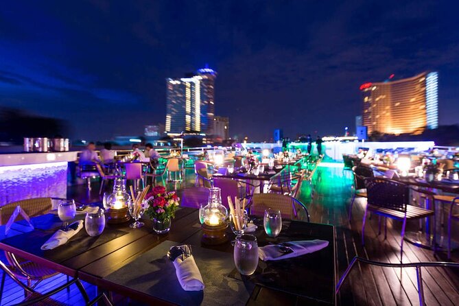 Wonderful Pearl: Bangkok's Dinner Night Cruise - Buffet dinner on board: how Thai and international stations really work